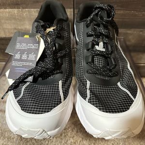 NWT Men’s Norda 002s